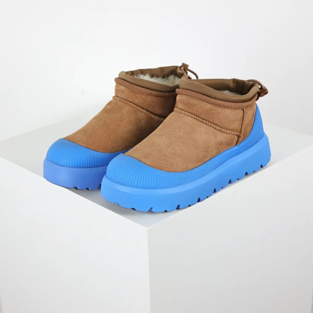 Copy price 💰700 Core recommendation Good price It is a very suitable choice for home furnishings. In recent years, uug has launched a series of styles, which are partial to the preferences of young consumers and have also moved to the forefront of fashion trends. Shoe body material: water-repellent coated suede upper, 17mm UGGPURE™ implantable wool insole, lightweight non-slip and comfortable rubber outsole, with brand LOGO and trademark. Comes with a full set of packaging. Size: 35 36 37 38 3940 41 42 43 44 45